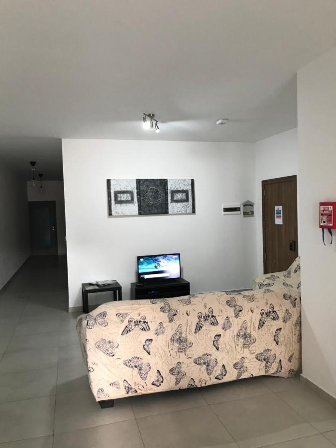 Luqa Apartment - 5 Mins From Airport Kültér fotó